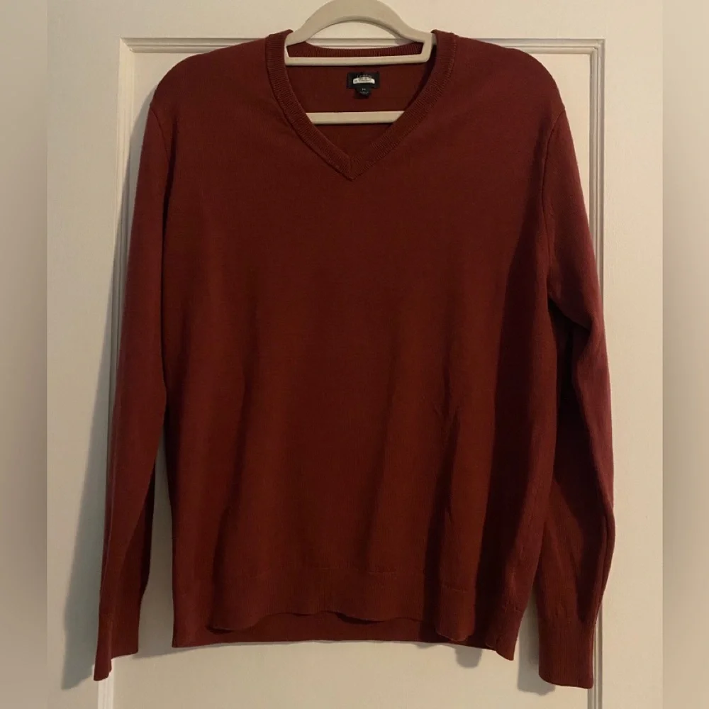 J Crew Men's 100% Merino Wool Burnt Orange V-Neck Sweater Size Medium